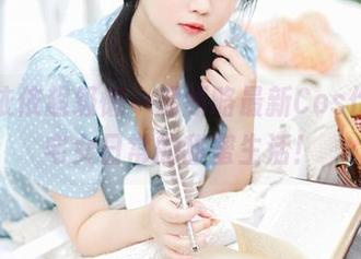 跟随依依超级懒一起领略最新Cos作品，宅女日常的甜蜜生活！