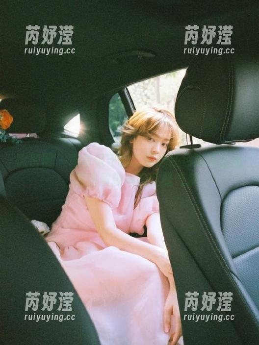微密圈 - 观看保守的二舅妈红色高跟作品，原图展现她的优雅气质