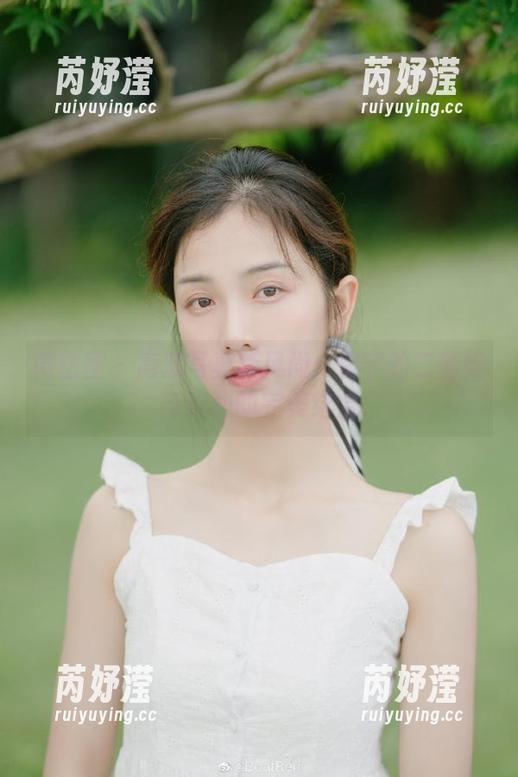 保守的二舅妈 微密圈 - 高清写真新风尚:保守的二舅妈与甜心的完美结合