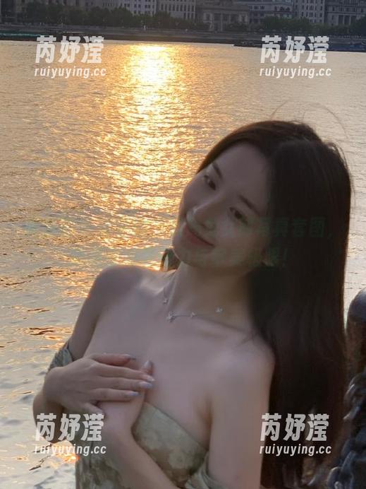 保守的二舅妈 微密圈 - 保守的二舅妈兔女郎写真套图,挑战你的想象力与审美极限!