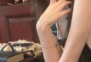 克拉女神 – 依娜丝女仆私房图片合集，探索她的独特魅力与风采
