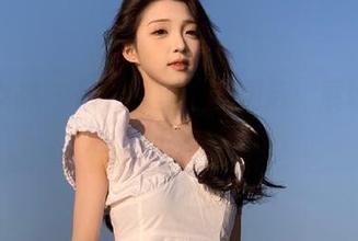 克拉女神 – 吕佳教室写真精选：展现青春活力的绝美瞬间