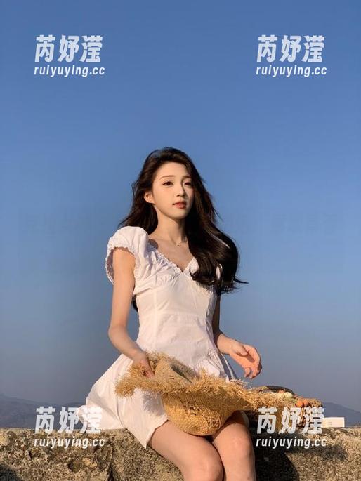 克拉女神 - 吕佳教室写真精选：展现青春活力的绝美瞬间
