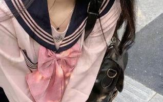 克拉女神 – 小芹的灰丝写真，免费下载后让你一秒钟重燃对生活的希望！