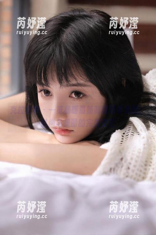 克拉女神 - 一览杨暖最新制服写真美图，时尚与美丽的完美交汇