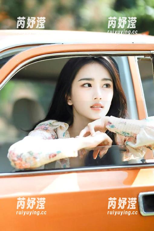 领略职场女生的另类风采，兔玩映画全套OL黑丝制服写真倾情奉献