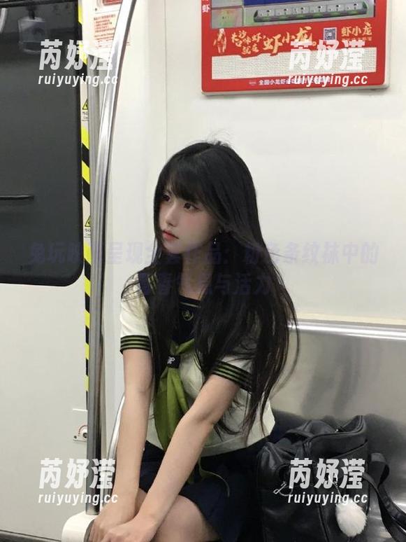 兔玩映画呈现全套作品：粉色条纹袜中的青春气息与活力