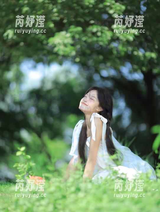 定制专属黑丝御姐：兔玩映画呈现完美写真作品，演绎你的个性与风采