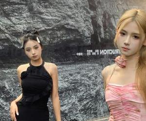 精彩免费作品推荐：兔玩映画楼梯上的裸腿格裙展现别样风情