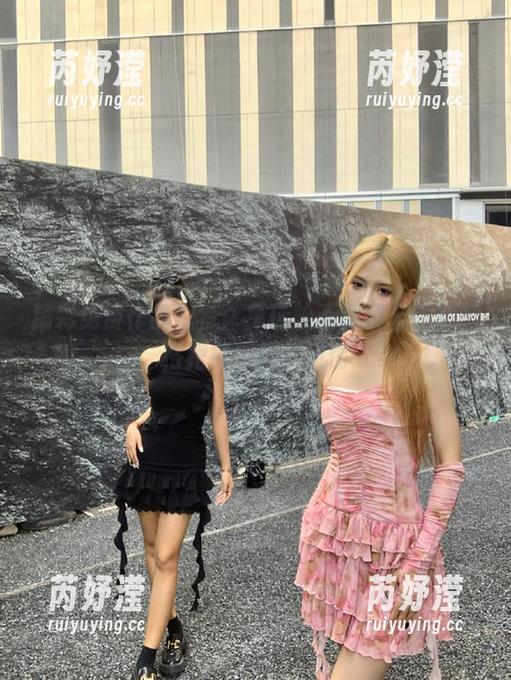 精彩免费作品推荐：兔玩映画楼梯上的裸腿格裙展现别样风情