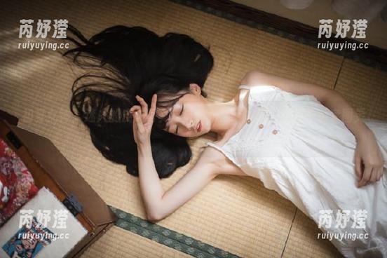 初夏女神-依依 初夏女神 - 迷人的皮衣写真:依依为你带来不一样的冬季套图灵感