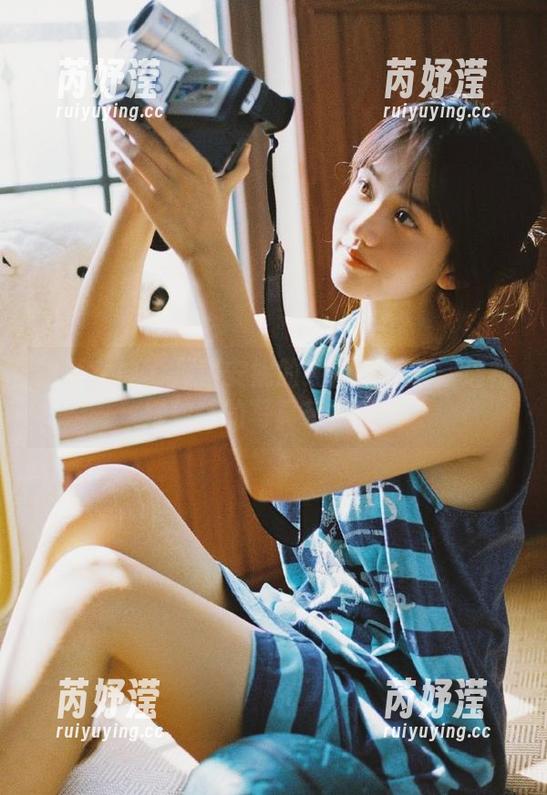 初夏女神 - 探索安妮的纯白作品集：透视她独特的写真艺术风格