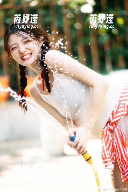 初夏女神 - 嗨！柒柒的私拍图集，骨感较强简直让人吃不下饭