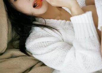 初夏女神 – 如梦如幻的点点海边：原图与壁纸让你的桌面焕然一新
