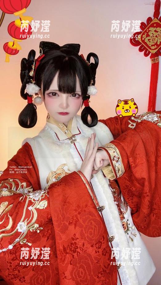 千夜未来 最新美图揭晓,千夜未来与猫的adorable写真瞬间