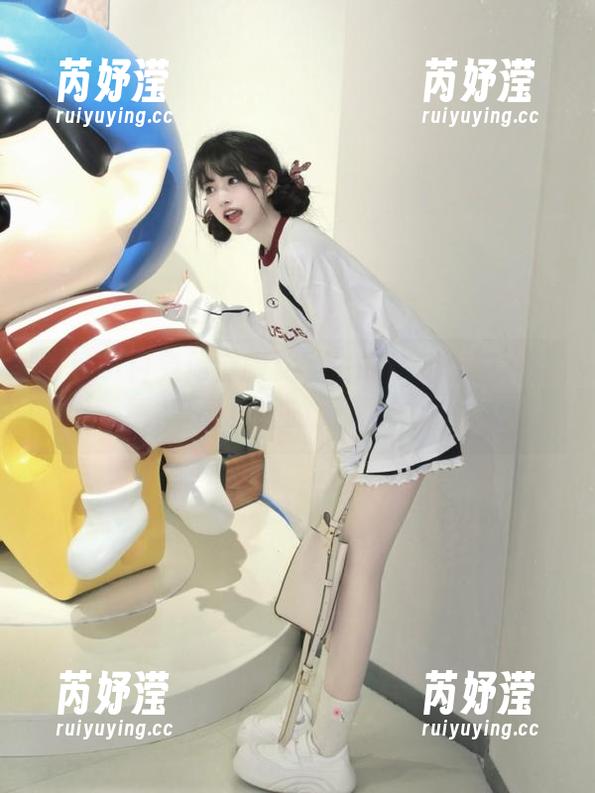 可可小白兔 可可小白兔体操服女学生的清新套图资源,享受校园的无限魅力!