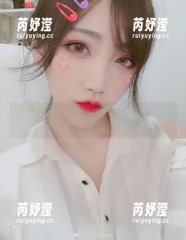 尽情享受啾小妍Deer的甜心艺术作品集，免费下载精彩照片！