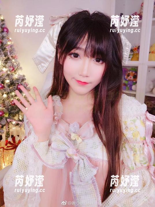 看啾小妍如何玩转眼镜私拍，原图呈现她的真实瞬间