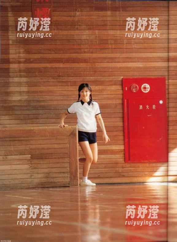 深入喵写真，观看白丝少女独特魅力的居家写真，图包盛满青春气息