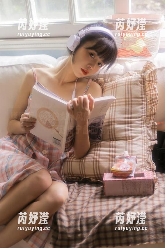嗲囡囡 - 私拍女仆风情，江念鱼美图呈现灵动与宁静的结合