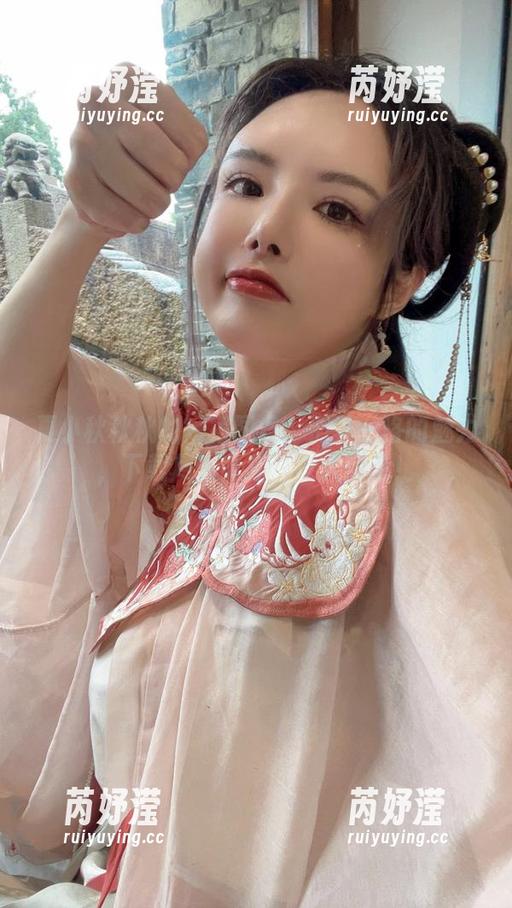 夏小秋秋秋的短裙图集：别具一格的魅力，下载尽情收藏，令人惊艳！