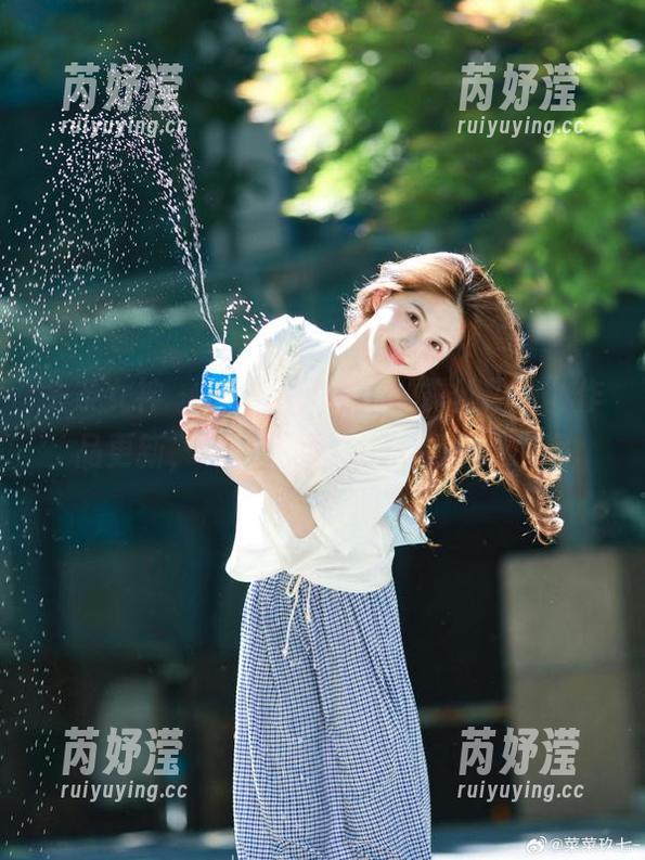 头条女神 - JennyR带来“露丝玛丽”作品更新，令人惊艳的图片等你来发掘