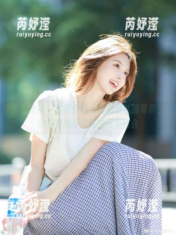 头条女神-信悦儿 头条女神 - 追寻信悦儿的高清礼服写真,分享时尚与优雅的完美结合
