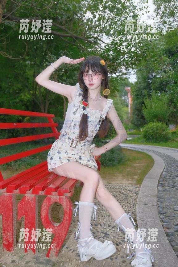 头条女神-刘瑾希 头条女神 - 收藏刘瑾希的《眉飞色舞》写真,免费获取,下载后把美丽带回家!