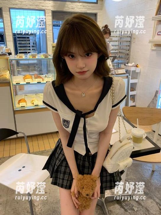 头条女神-张梓然 头条女神 - 张梓然独特的美脚魅力写真,令人惊艳的套图细节尽显