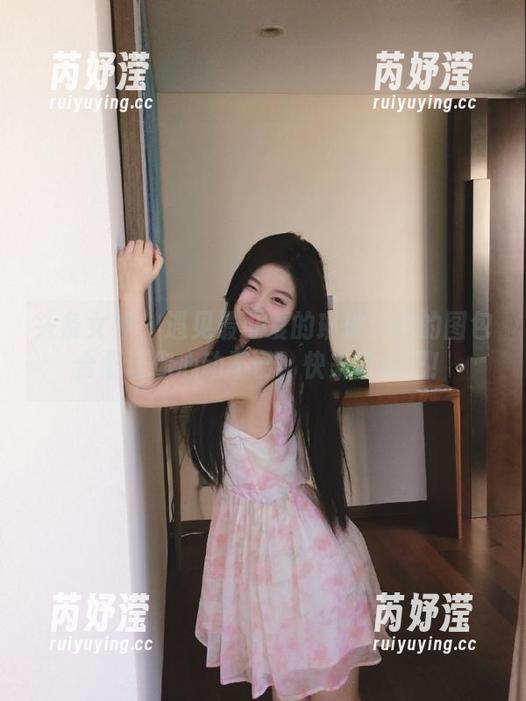 头条女神 - 遇见最可爱的琳琳：她的图包合集让你心动不已，快来收藏吧！