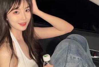 头条女神 – 优雅的护士形象：申美嫣原图与图片中的职业美感