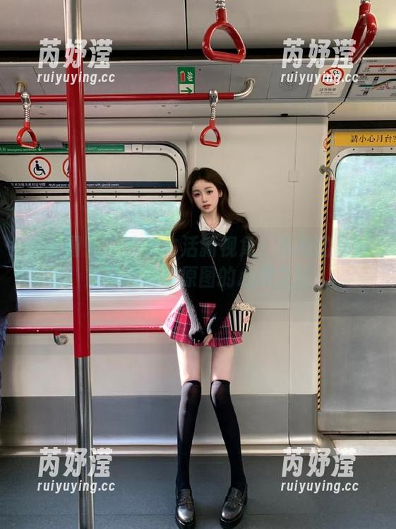 微密圈 - 办公室生活新视角：奔跑的晶骡儿写真集与原图的心灵之旅