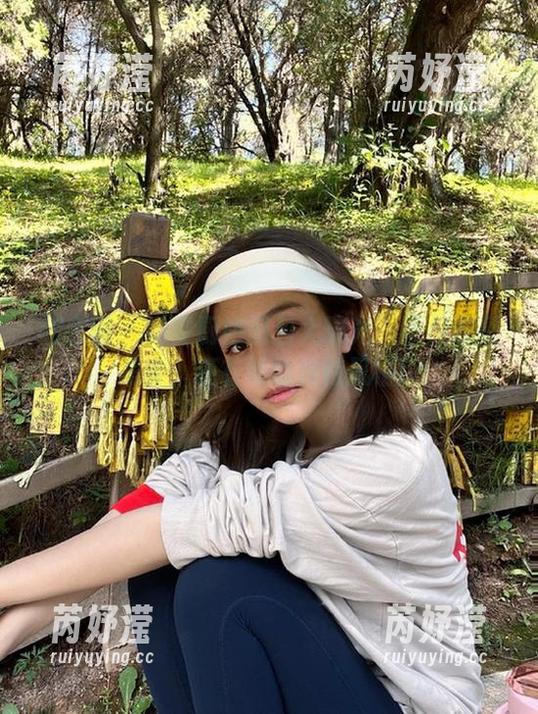 微密圈 - 奶雯厨娘图包大曝光：不仅仅是美食，还有她的独特风格！