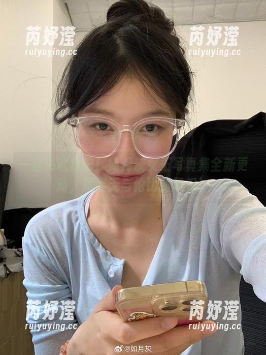 如月灰 一起来欣赏吧!如月灰女王写真集全新更新,尽显无与伦比的风采!