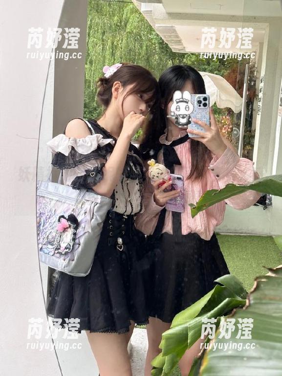 妖精视觉 - 妮妮制服写真的可爱合集，感受每一次心跳的瞬间！