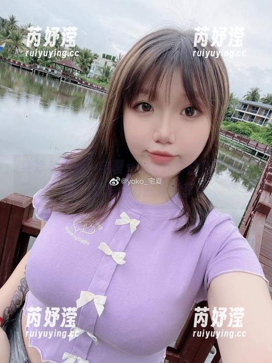 纯净与清新：宅夏yoko分享白色写真原图，夏季必备的视觉享受