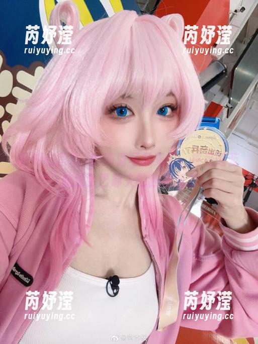 宫本桜 畅游在宫本桜的高清写真集中,感受碧蓝航线恰巴耶夫的独特魅力