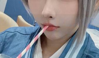 宫本樱的眼镜之旅：高清图片跟随其风格的每一个细节