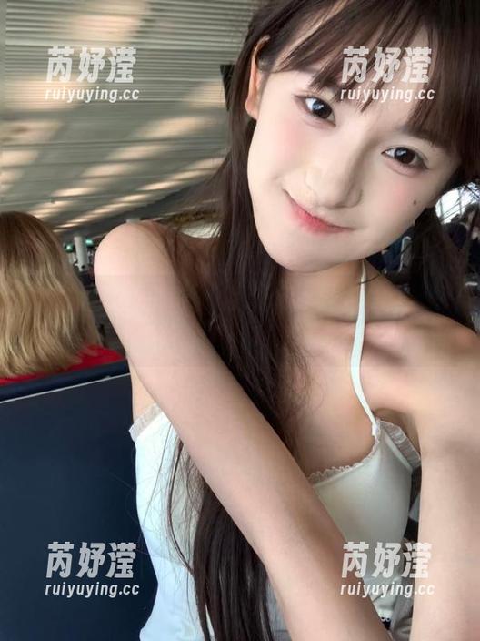微密圈 - 家有水墨老师：用她的眼镜私房写真，揭示不一样的女性风采与艺术魅力