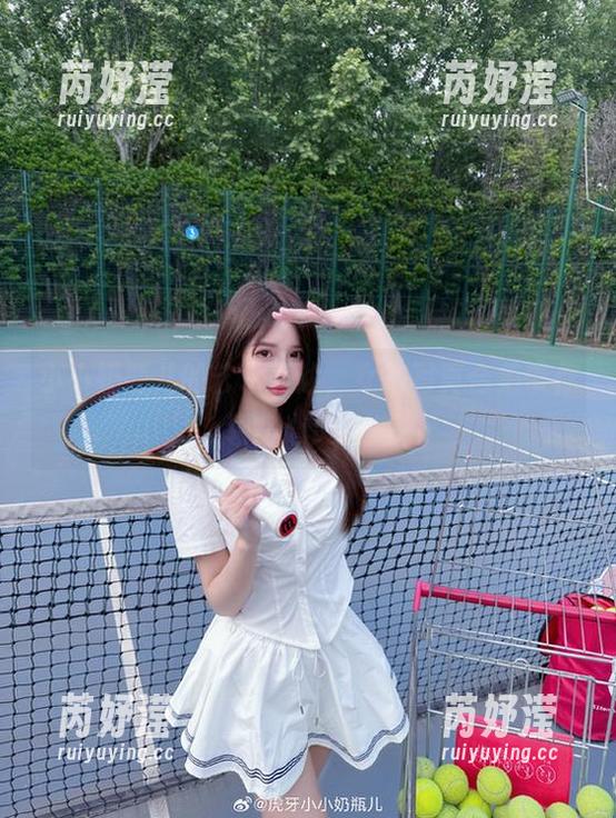 小小奶瓶儿的艺术表达，女孩写真合集带你领略心灵之美