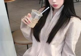 微密圈 – 一起来观看小玉吃果冻：粉色写真展现少女心的无限魅力