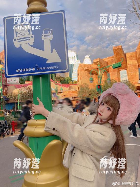 小野寺地瓜 用小野寺地瓜的纯白魔女写真,装点你的生活与桌面的梦幻壁纸