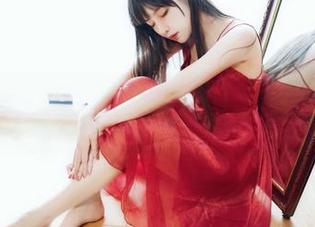 小鹿鹿shika眼镜私拍写真大放送，演绎清新时尚的个性风格与独特魅力！