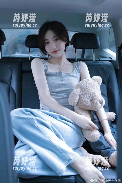 少女秩序 少女秩序发布最新写真集“白丝蓝裙少女”,感受少女的清新气息
