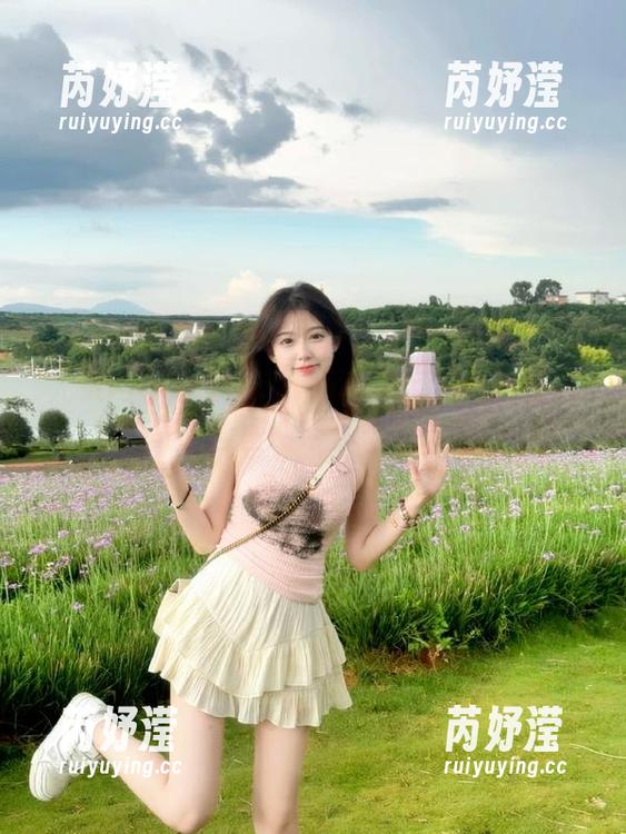 尤果网 - 收集美丽瞬间：Mikka涵涵的私拍美脚套图，带你体验时尚之美