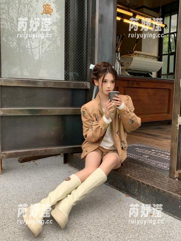尤果网 - Wendy白丝写真魅力四射，探索独特套图合集的精彩