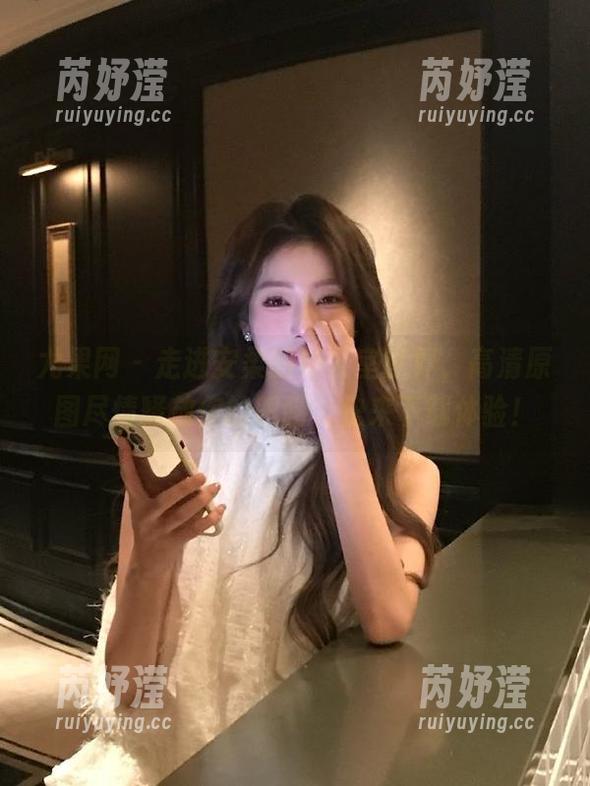 尤果网 - 走进安柔的办公室世界，高清原图尽情释放你的眼睛，快来下载体验！