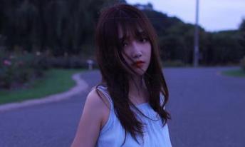 尤果网 – 精致图库分享：小欧的JK写真作品，展现出别样的青春魅力。