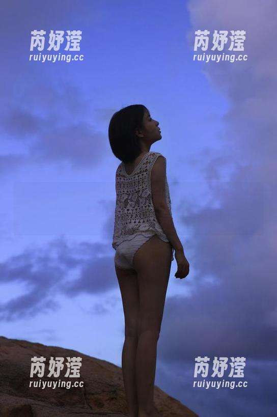 尤果网 - 探索李焱的最新毛衣写真集，感受穿搭与温暖的完美结合