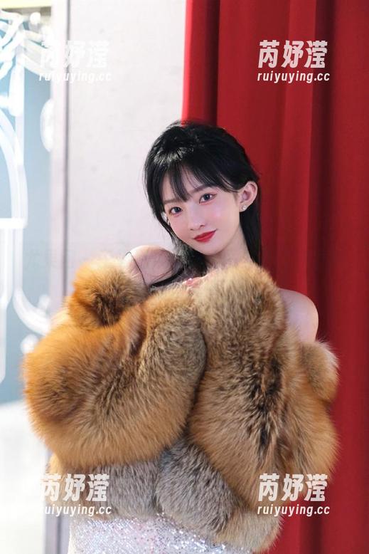 尤果网-王翊涵 尤果网 - 王翊涵连衣裙美图集合,尽享她的优雅与风情万种